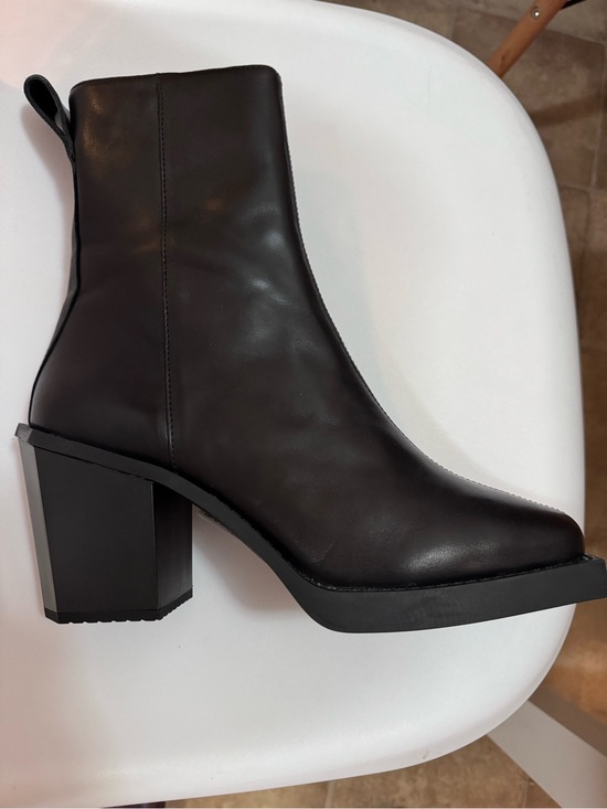  Black Square-Toe Leather Block Heel Boots NWB